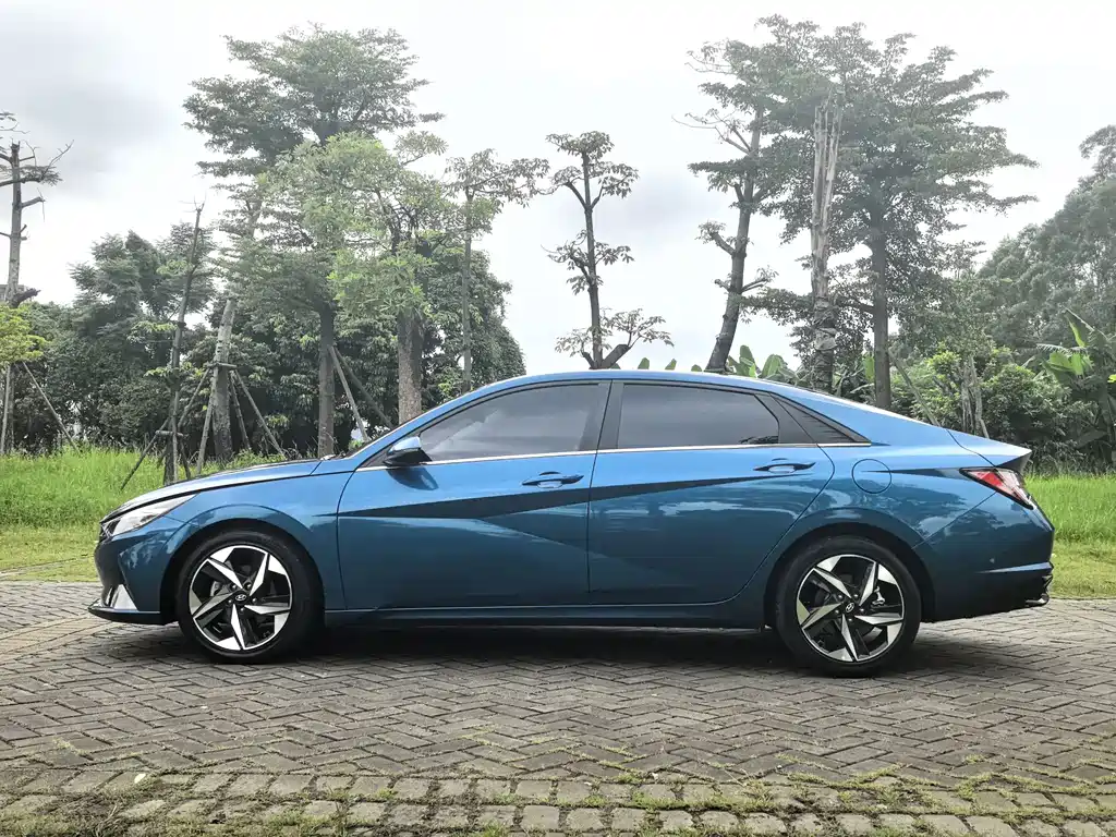 Hyundai Elantra — миниатюра 5