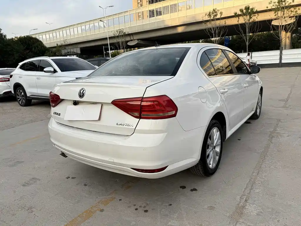Volkswagen Lavida 1.6L Manual Comfort Edition, фото 8