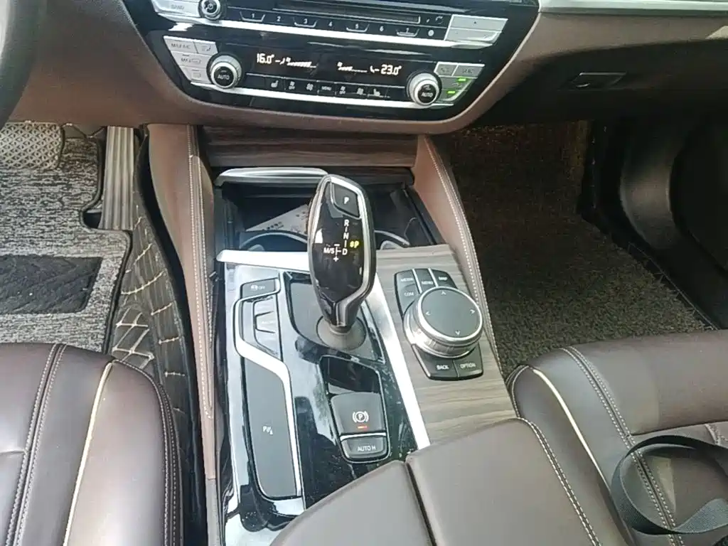 BMW 5 Series — миниатюра 14