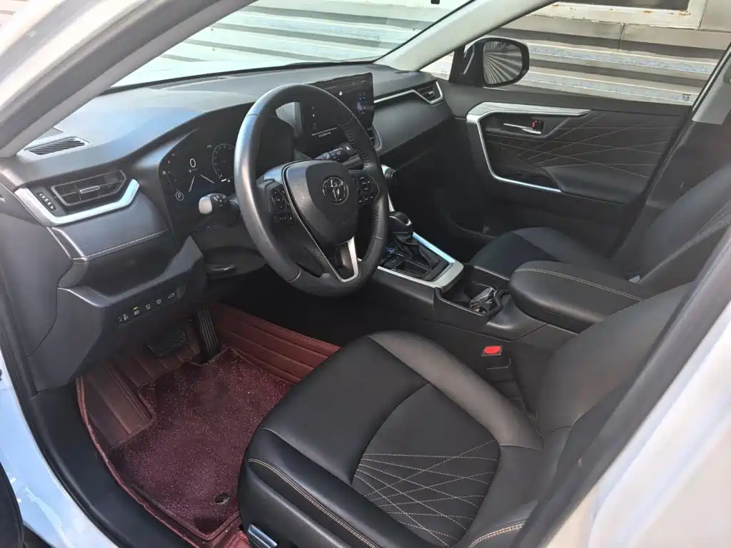 Toyota RAV4 — миниатюра 8