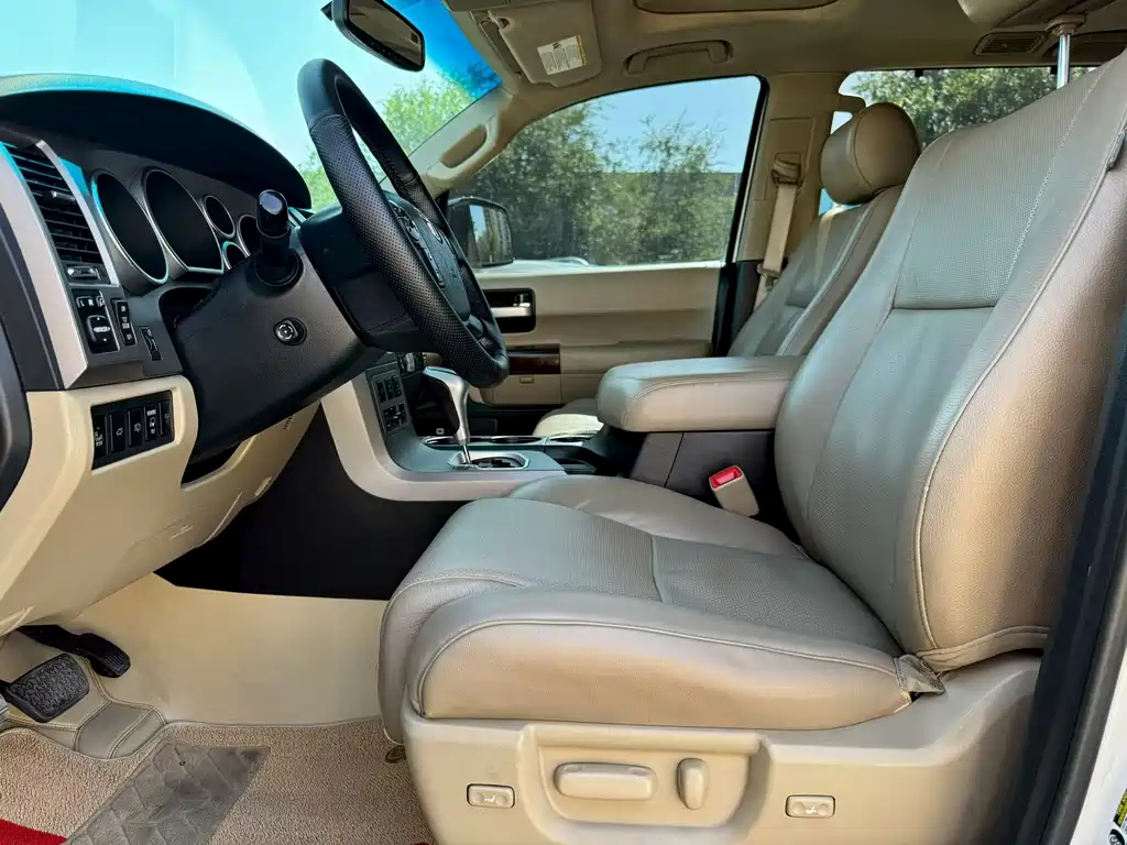 Toyota Sequoia — миниатюра 4