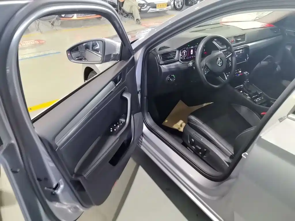 Skoda Superb — миниатюра 16