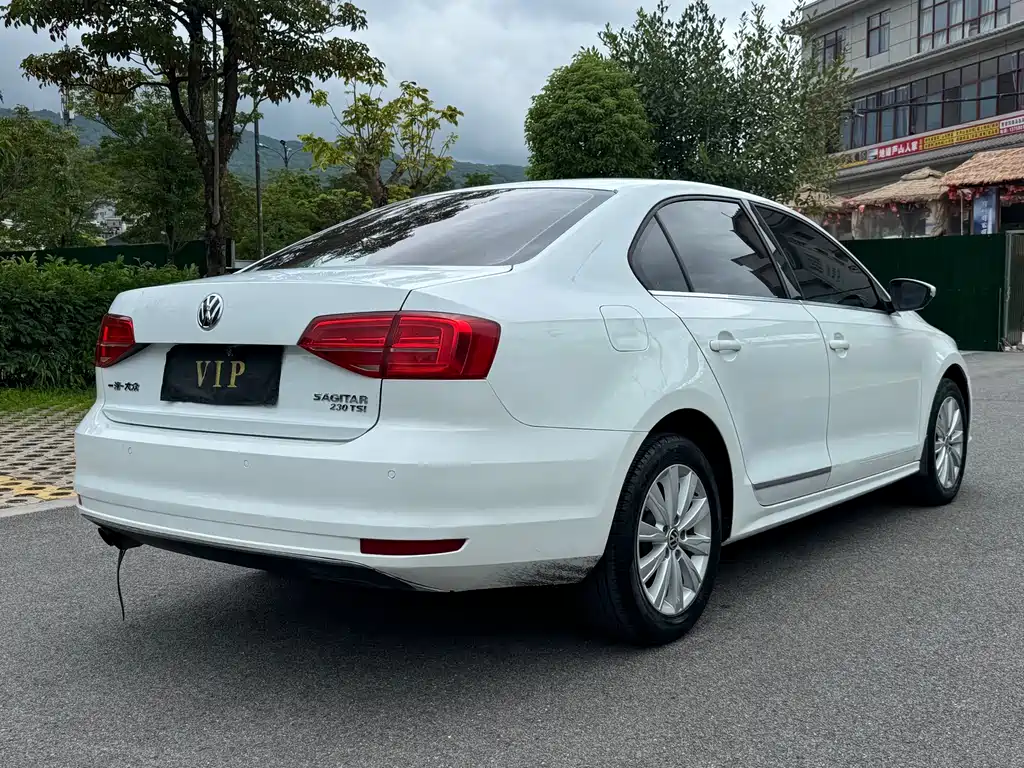 Volkswagen Sagitar 2015 230TSI MT Comfort