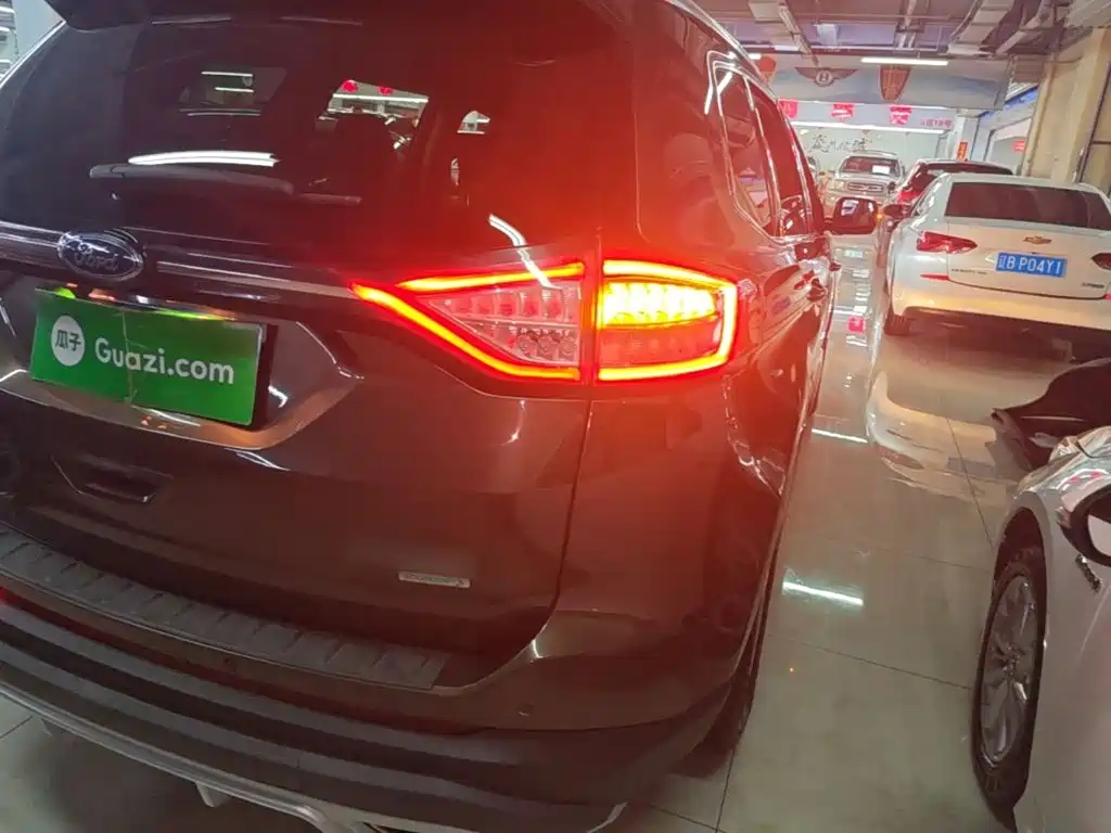 Ford Edge — миниатюра 8