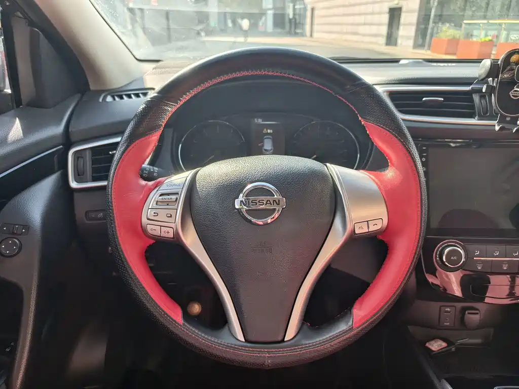 Nissan Qashqai — миниатюра 18