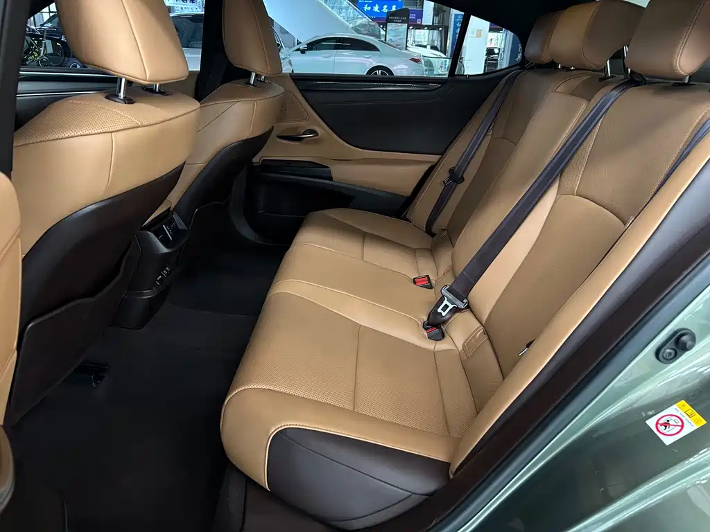 Lexus ES — миниатюра 12