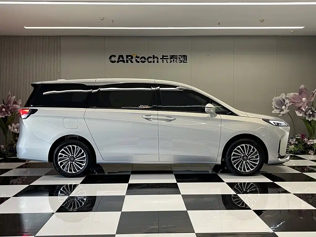 Buick GL8 Hybrid — миниатюра 4