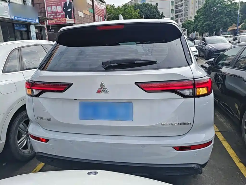 Mitsubishi Outlander — миниатюра 6