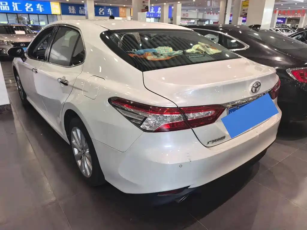 Toyota Camry — миниатюра 3