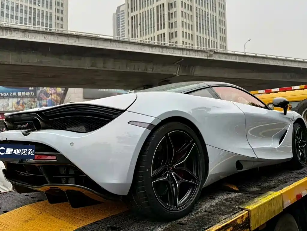 MCLAREN 720S