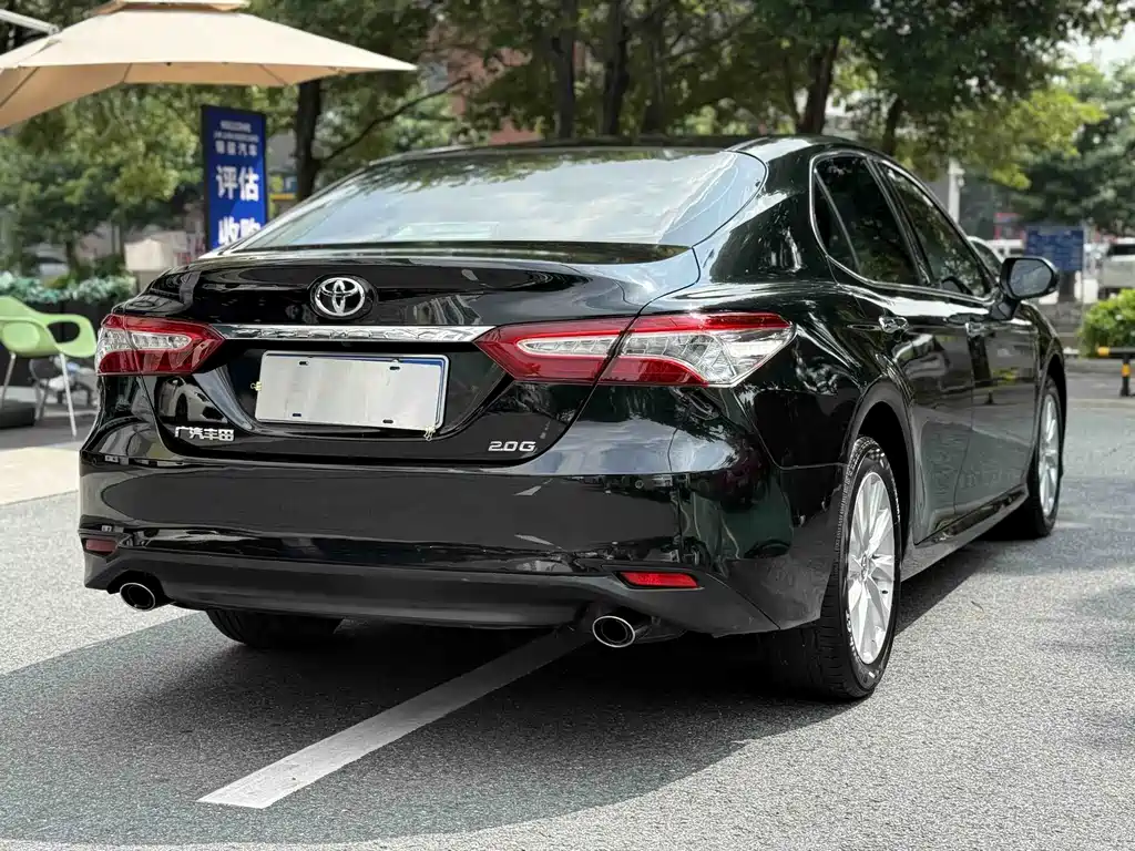 Toyota Camry — миниатюра 9