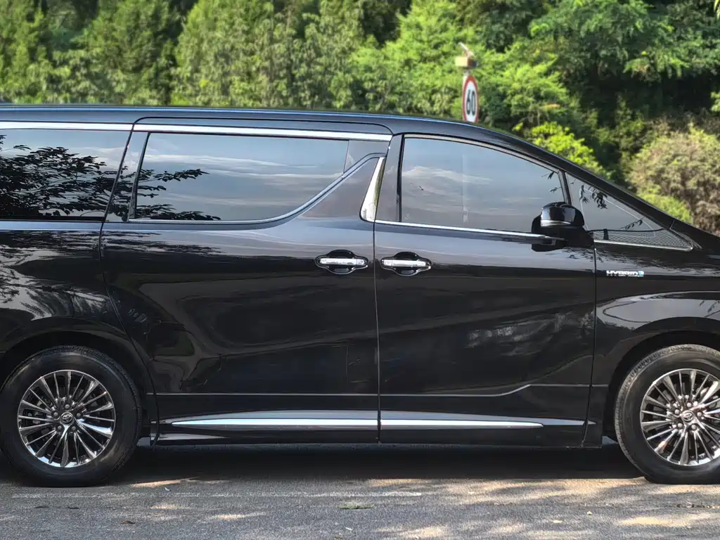 Toyota Vellfire — миниатюра 3