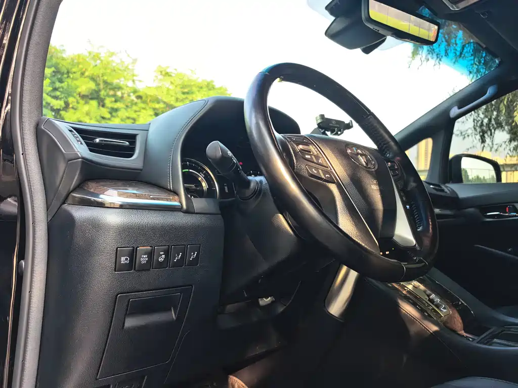 Toyota Vellfire — миниатюра 23