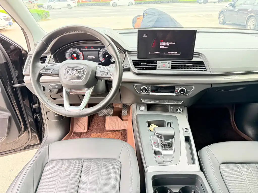 Audi Q5L - фото 11
