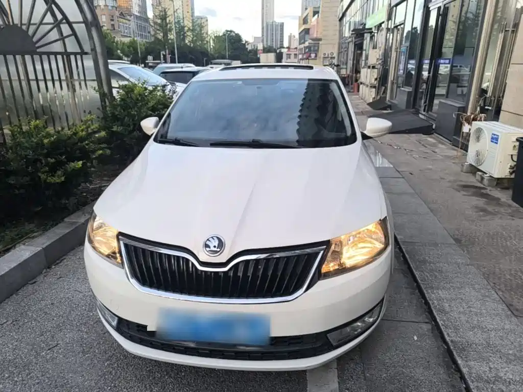 Skoda Rapid Spaceback — миниатюра 3