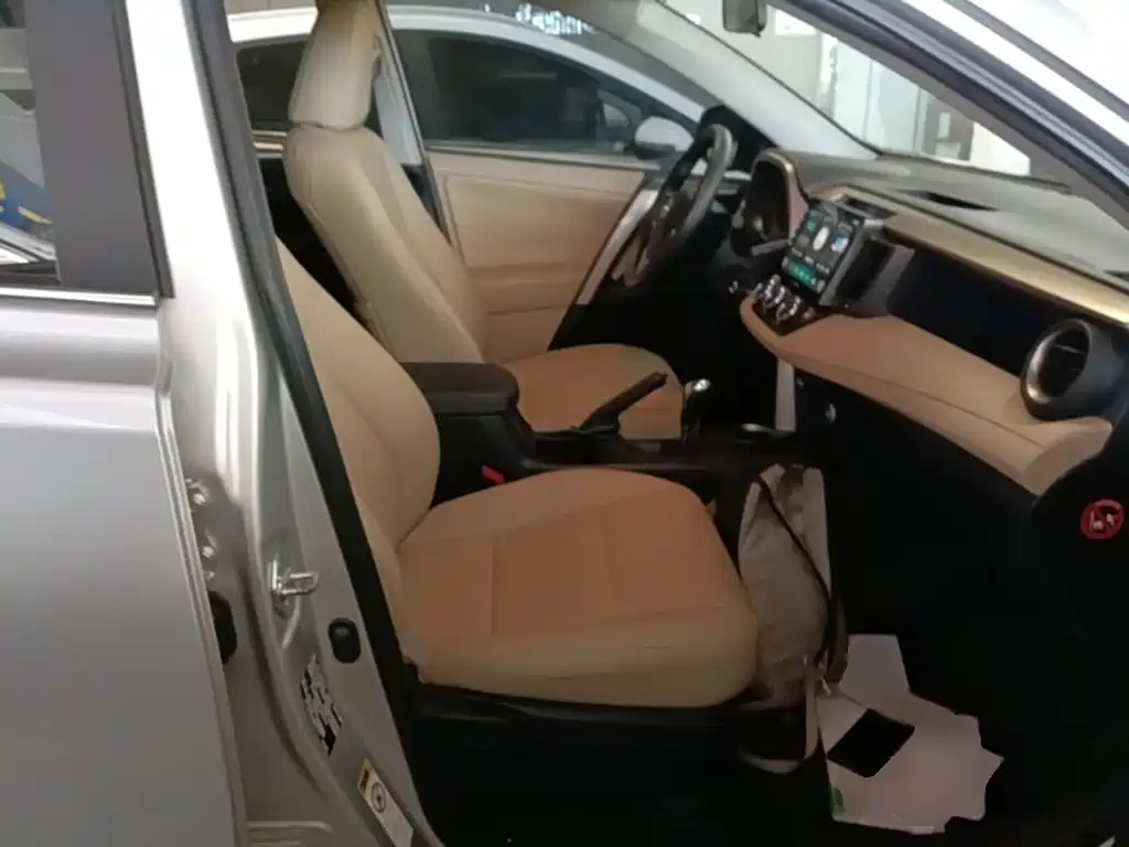 Toyota RAV4 — миниатюра 25