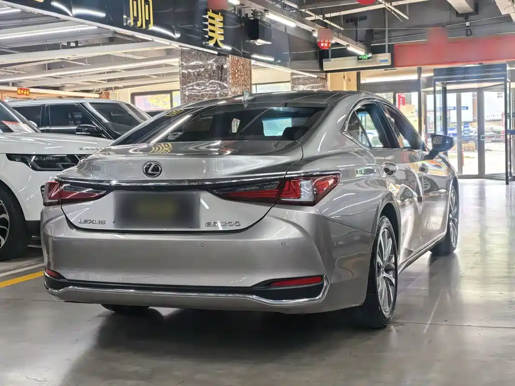 Lexus ES — миниатюра 7