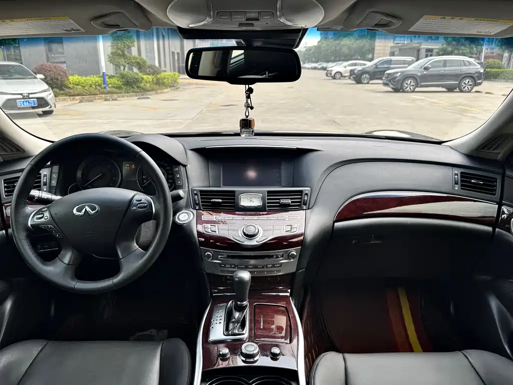 Infiniti Q70 — миниатюра 5