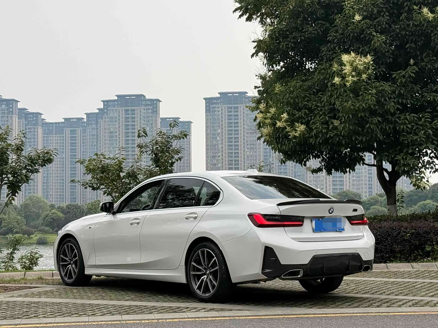 BMW 3 Series 2.0 л 2023 г. Белый, пробег 36000 км
