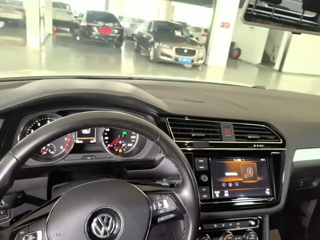 Volkswagen Tiguan L — миниатюра 10