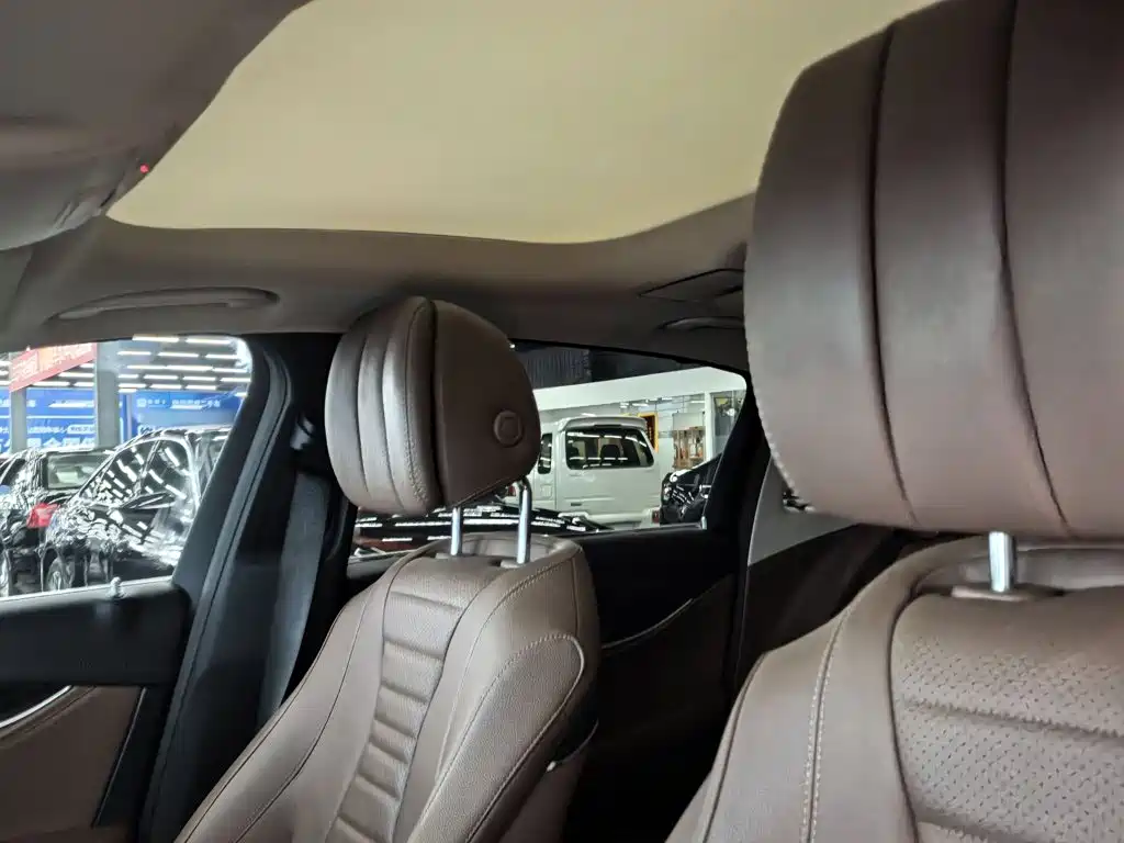 Mercedes-Benz E-Class — миниатюра 12