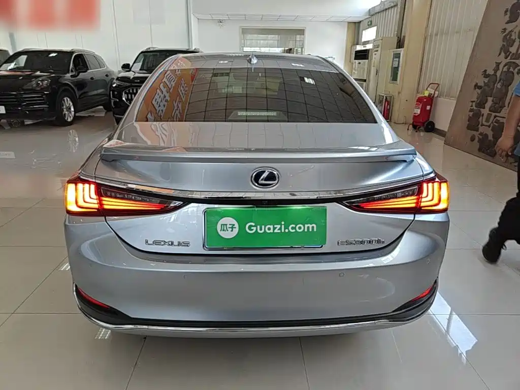 Lexus ES — миниатюра 6