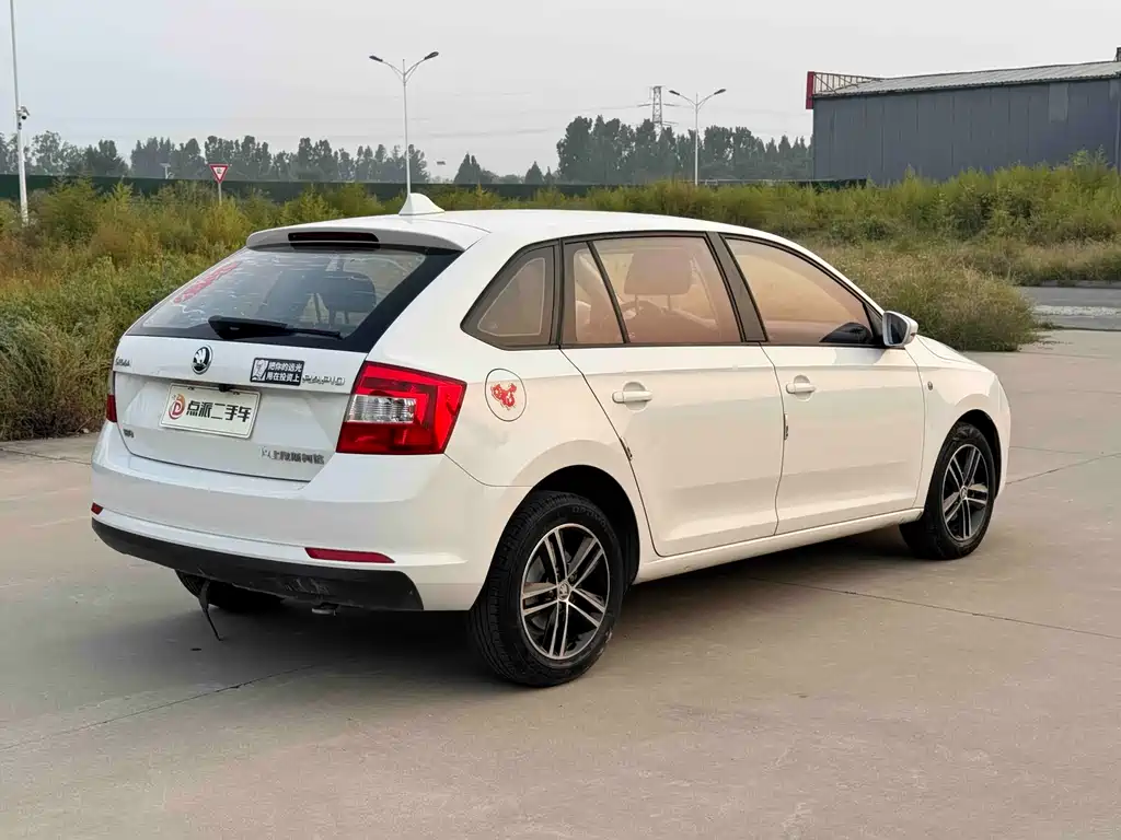 Skoda Rapid Spaceback — миниатюра 4