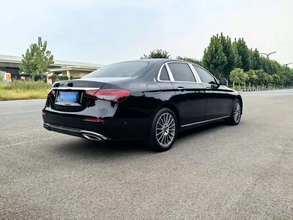 Mercedes-Benz E-Class — миниатюра 9
