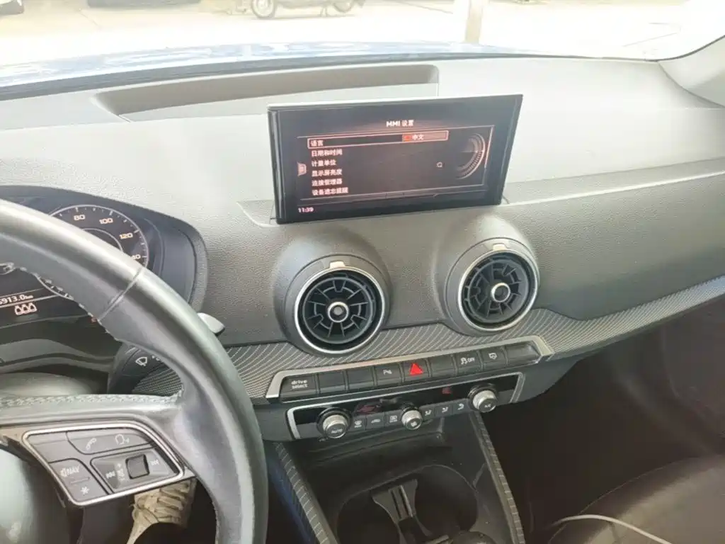 Audi Q2L e-tron — миниатюра 13