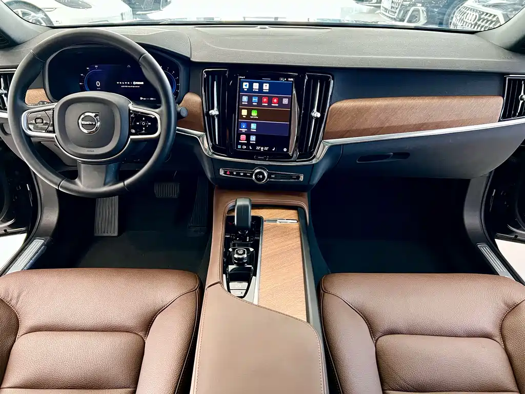 Volvo S90 2025 B5 Luxury