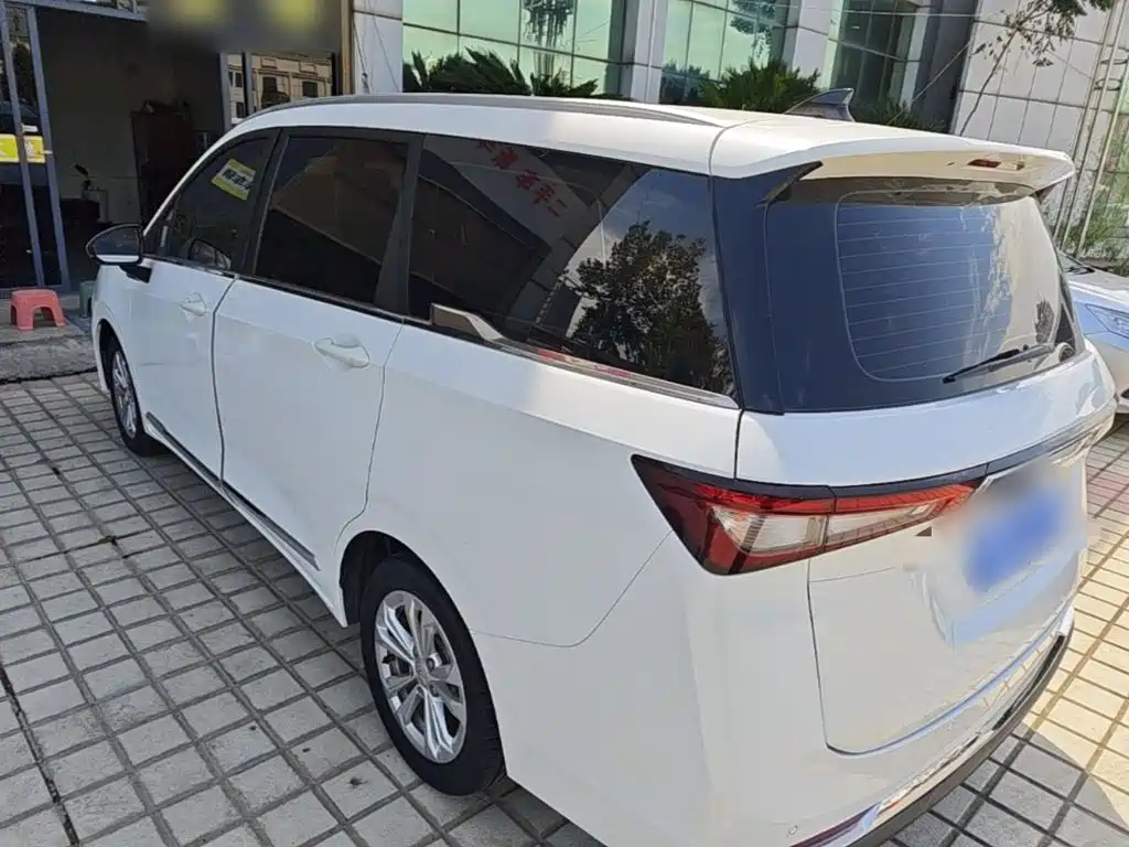 Wuling Jiachen — миниатюра 5