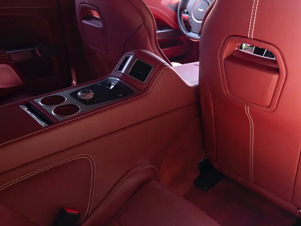 Aston Martin Rapide — миниатюра 18