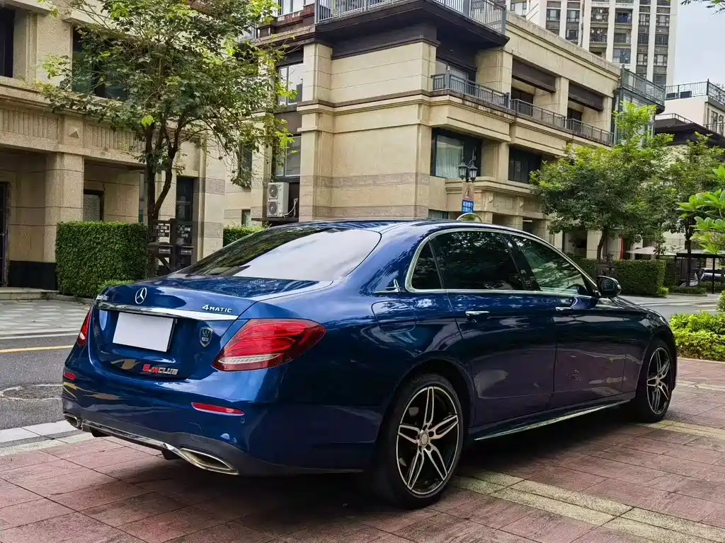 Mercedes-Benz E-Class — миниатюра 6