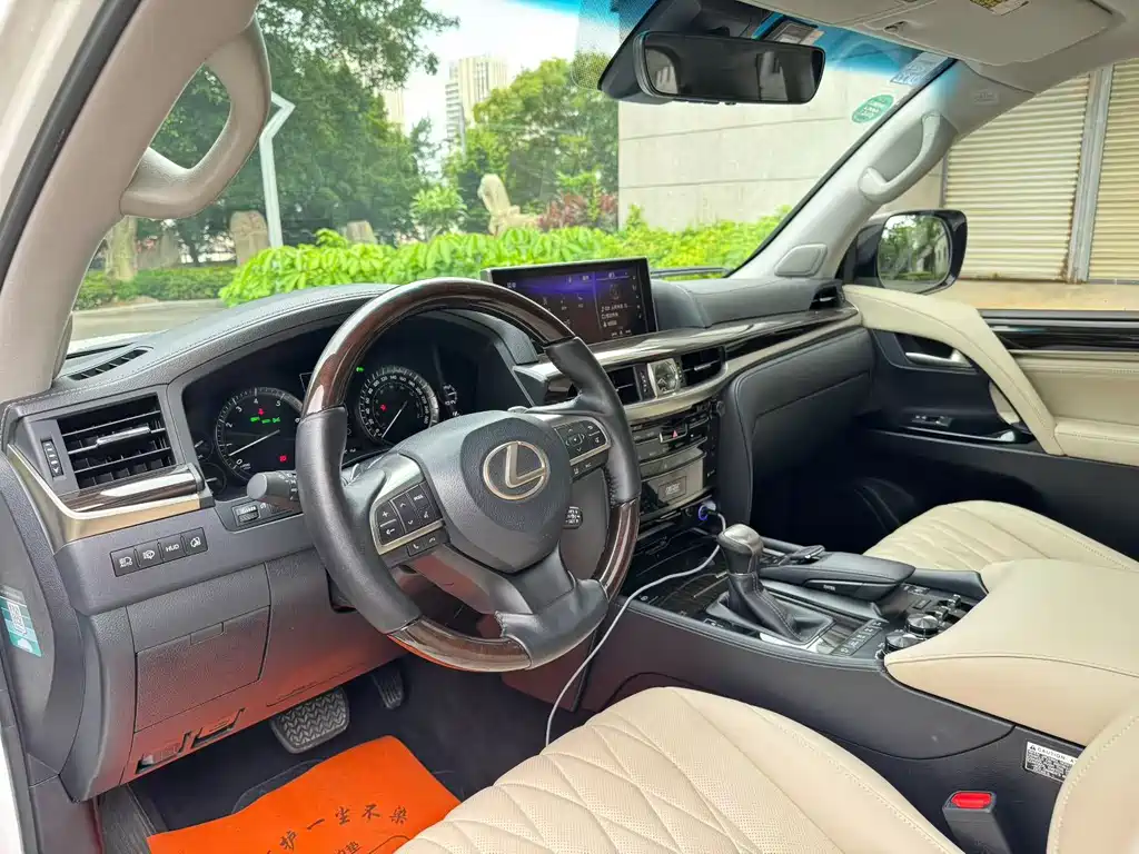 Lexus LX — миниатюра 4