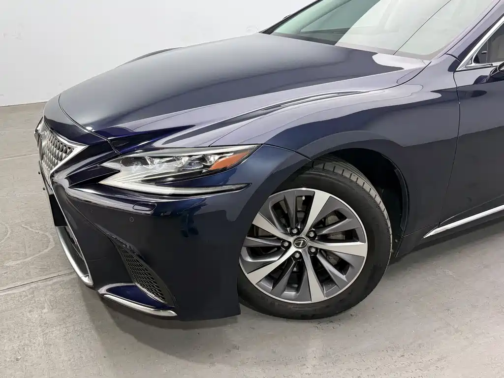 Lexus LS — миниатюра 11