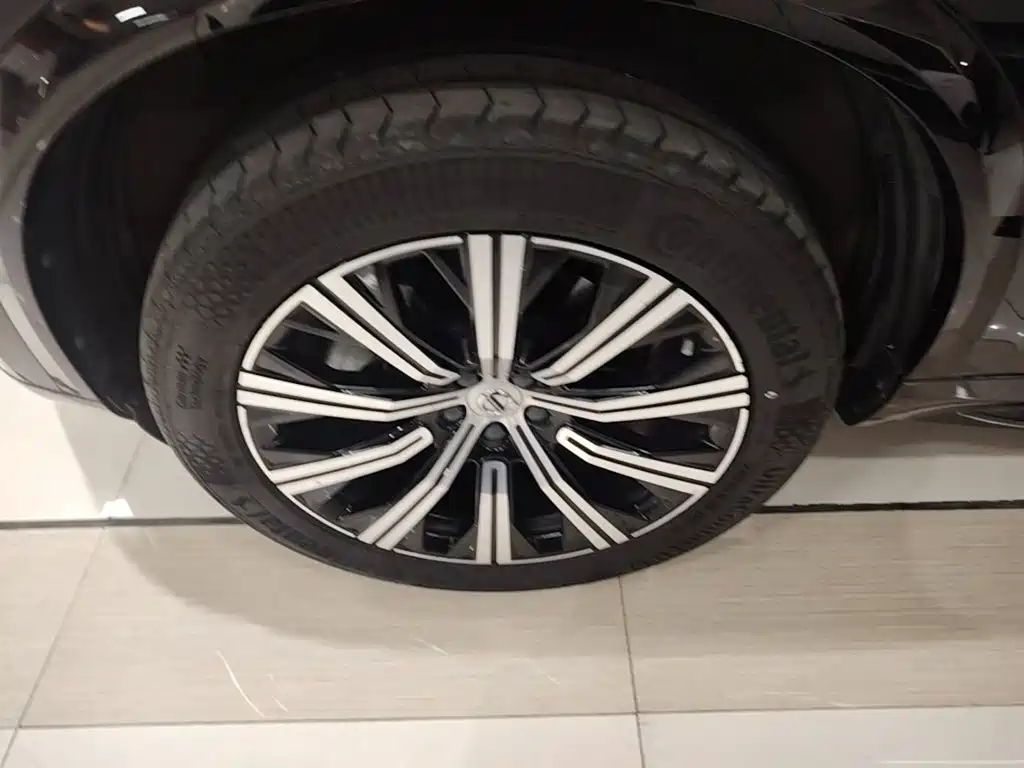 Volvo XC90 — миниатюра 23