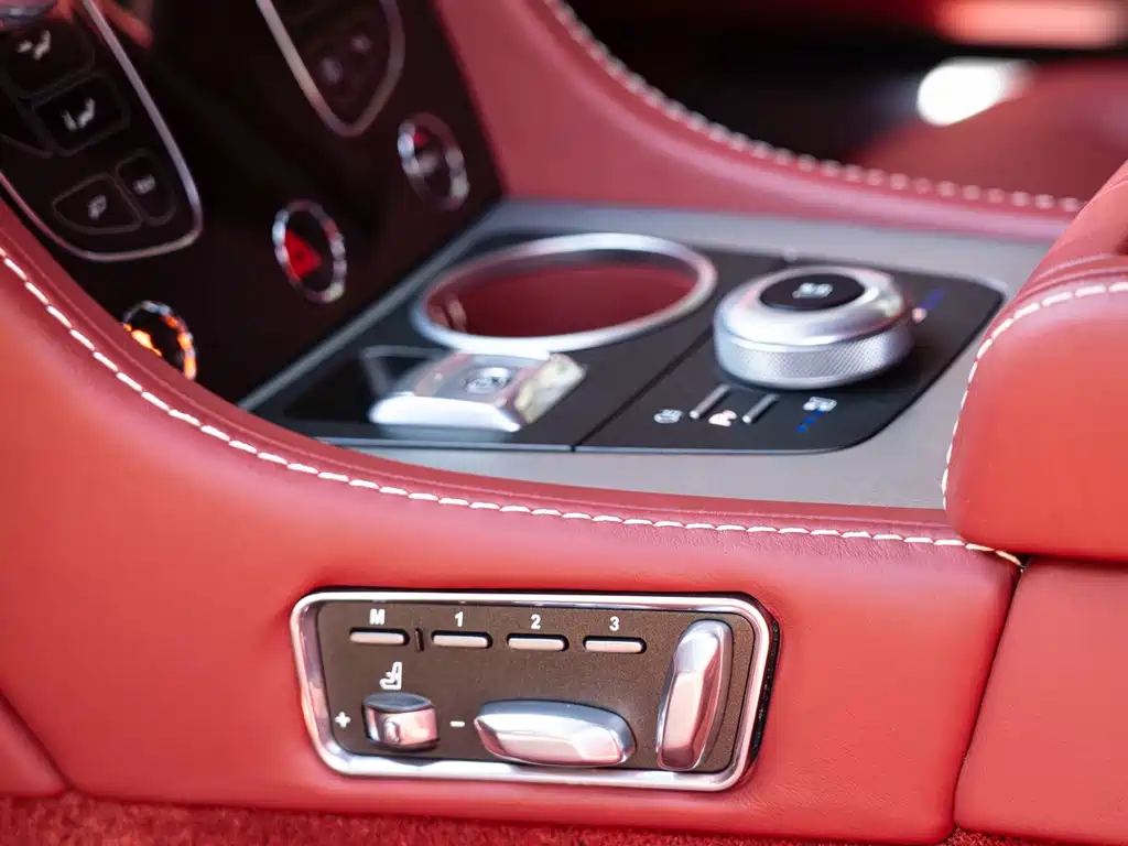 Aston Martin Rapide — миниатюра 14