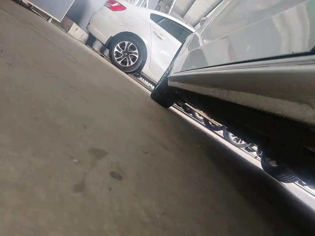 Audi A4L — миниатюра 21