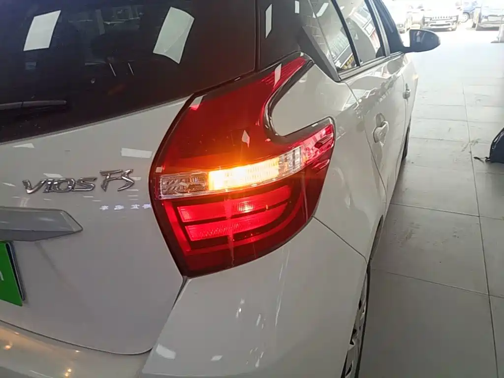 Toyota Vios FS — миниатюра 8