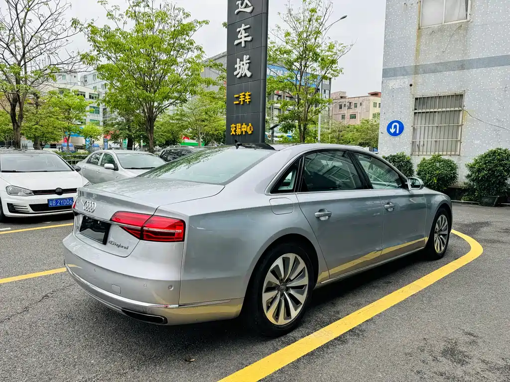 AUDI A8