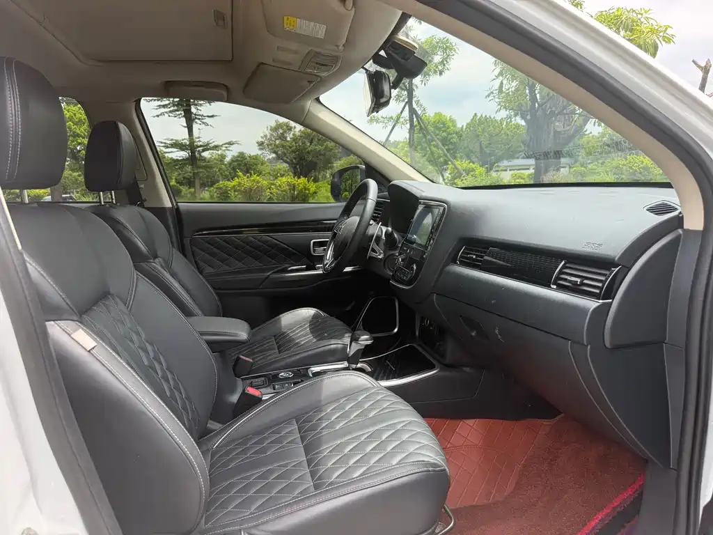 Mitsubishi Outlander — миниатюра 9
