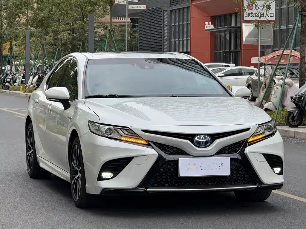 TOYOTA CAMRY