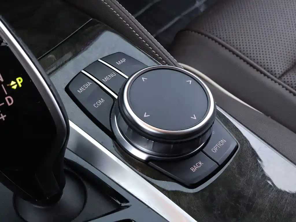 BMW 5 Series — миниатюра 16