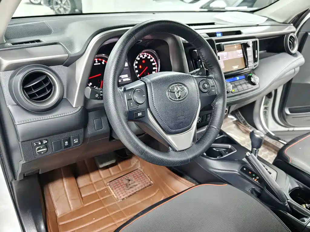 Toyota RAV4 — миниатюра 14