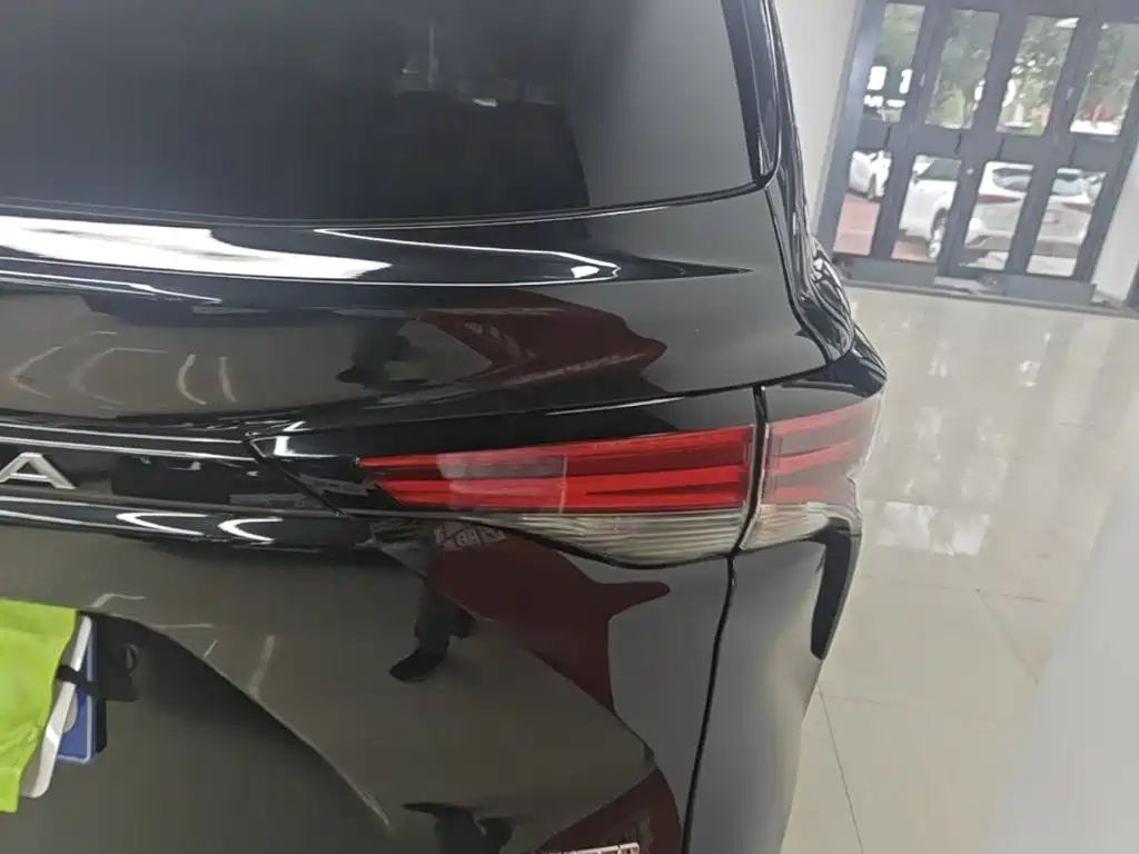 Toyota Sienna — миниатюра 8