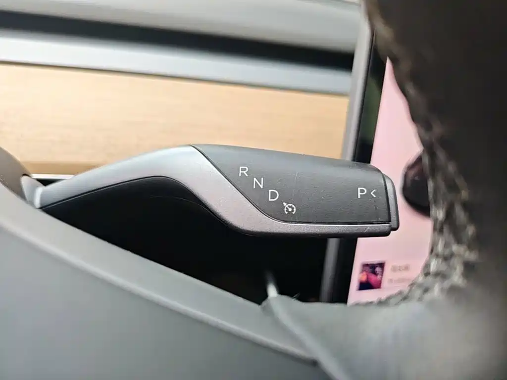 Tesla Model 3 — миниатюра 14
