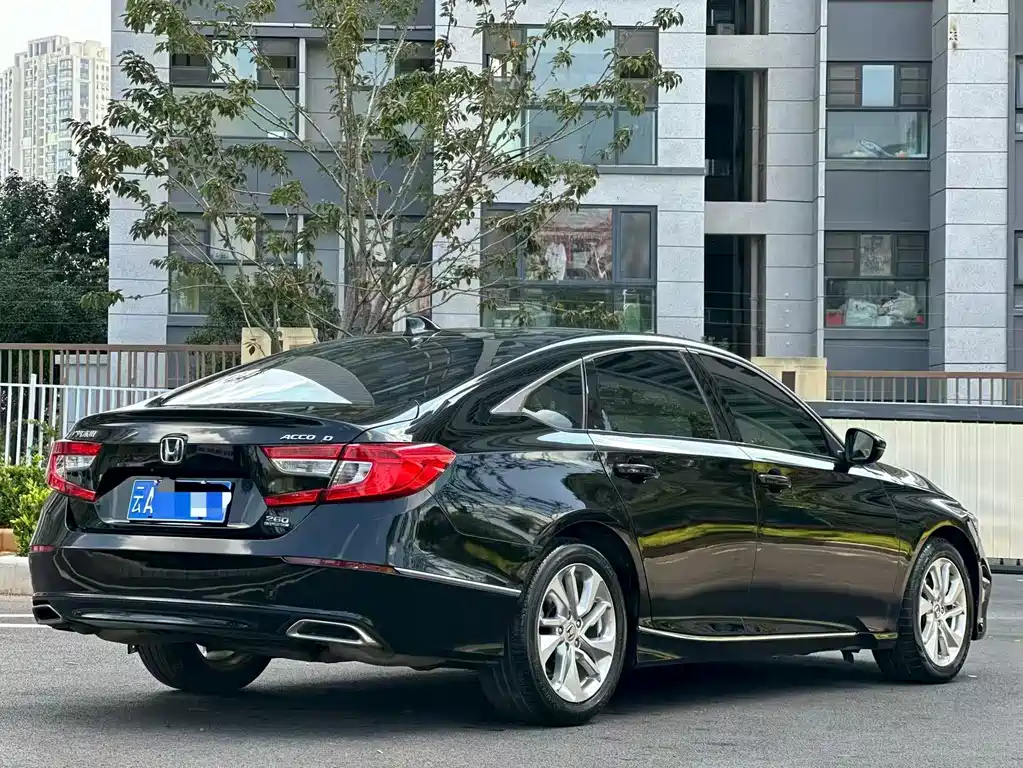 Honda Accord — миниатюра 8