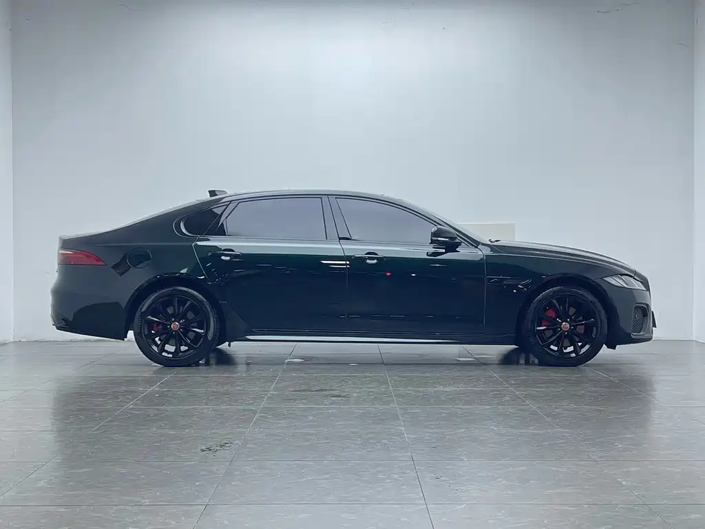 Jaguar XFL — миниатюра 7