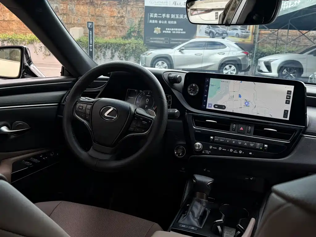 Lexus ES — миниатюра 11