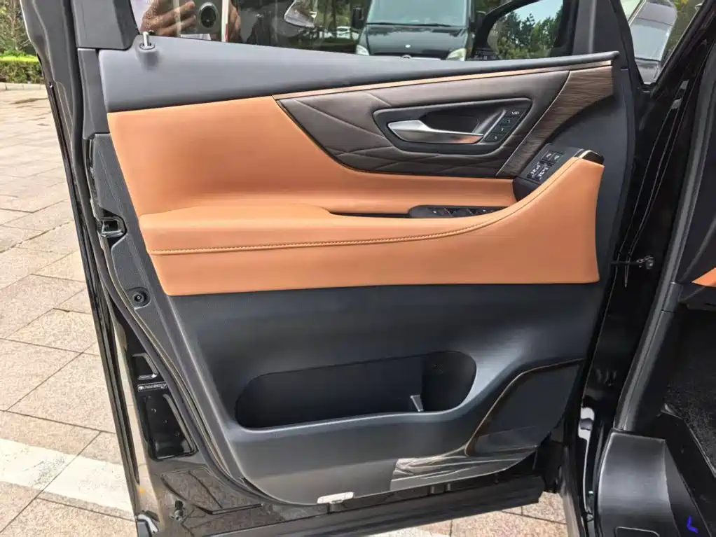 Toyota Vellfire — миниатюра 10